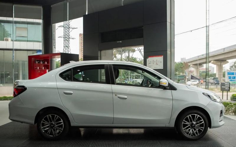 các dòng xe mitsubishi 4 chỗ